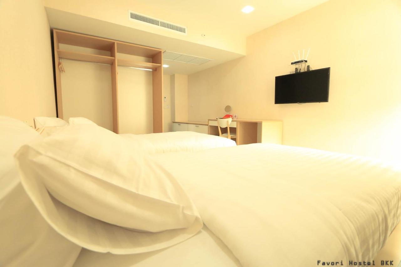 Favori Hostel Bangkok Surawong Exterior photo