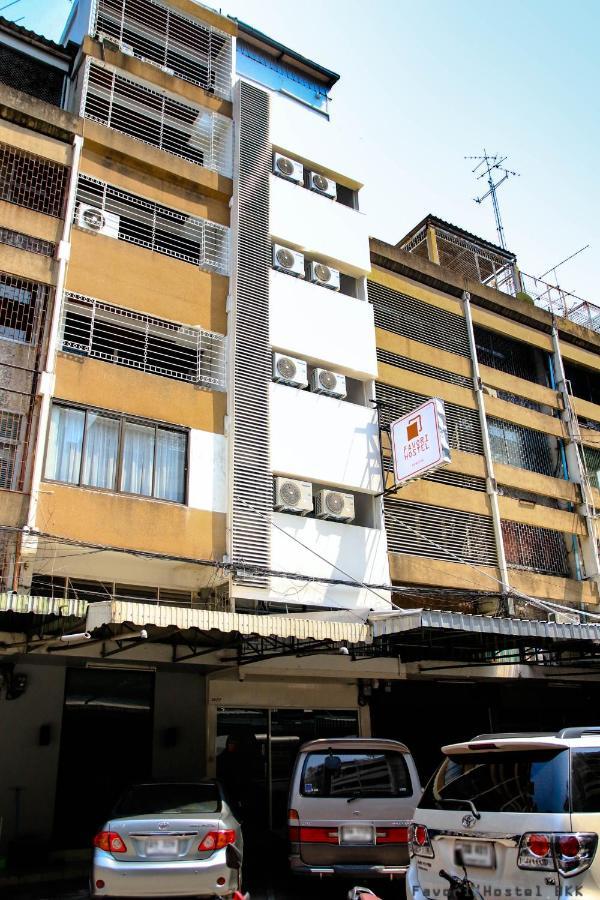 Favori Hostel Bangkok Surawong Exterior photo
